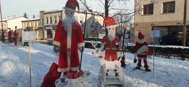 Jutro na placu Legionów spotkanie ze św. Mikołajem, a już dziś przy WDK-u można podziwiać makiety ukazujące postać św. Mikołaja. Zrobili je uczniowie
